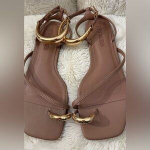 Steve Madden Brown Leather T-Strap Sandals with Gold Accent